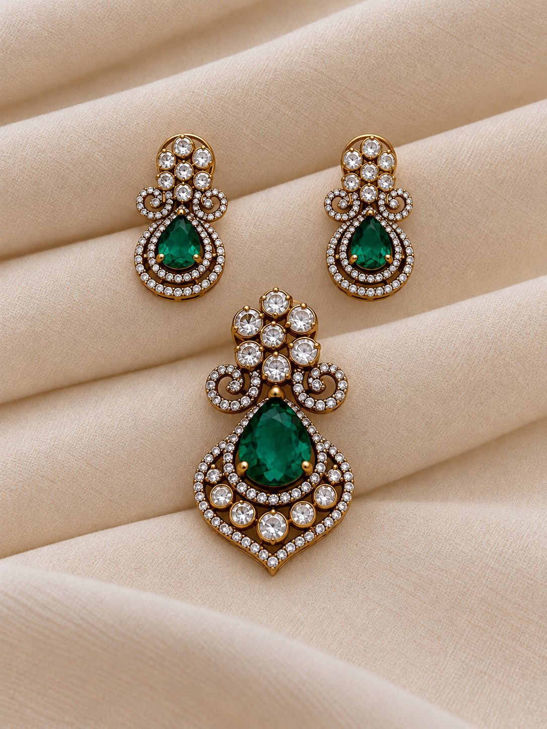 Aaradhya Emerald Moissanite Pendant Set, photo 1