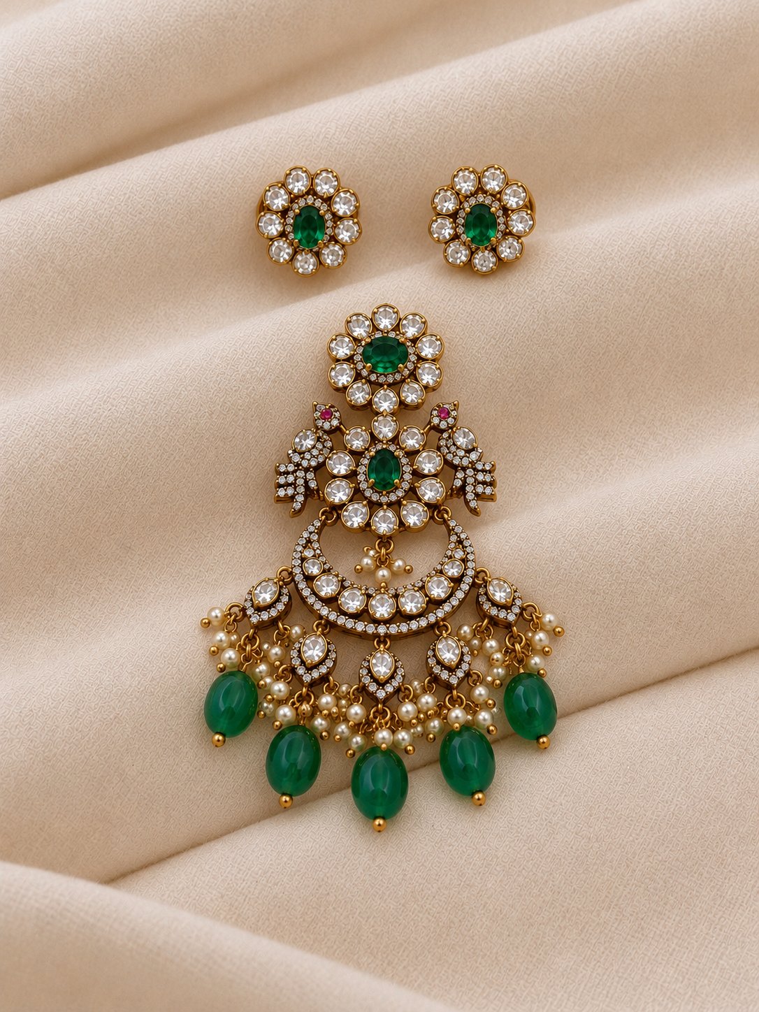 Charulata Emerald Moissanite Pendant Set, photo 1