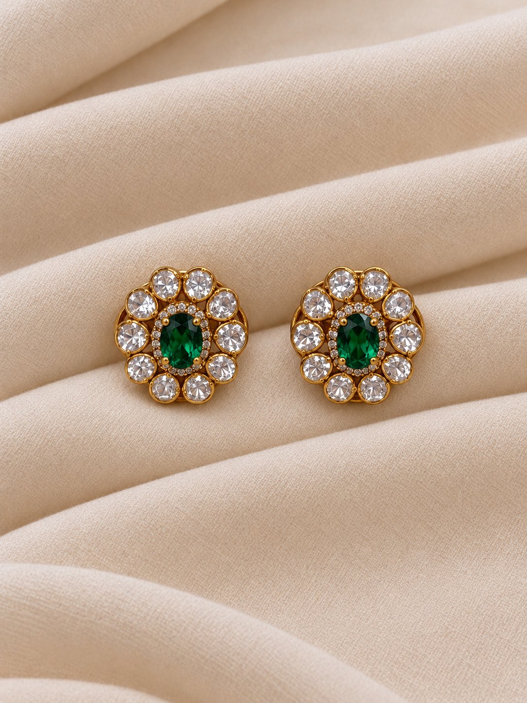 Charulata Emerald Moissanite Pendant Set, photo 3