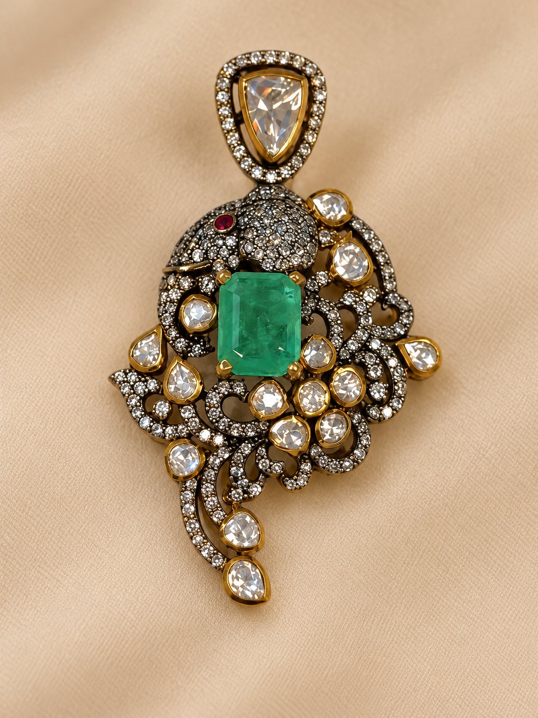 Mayurika Emerald Kundan Pendant Set, photo 3