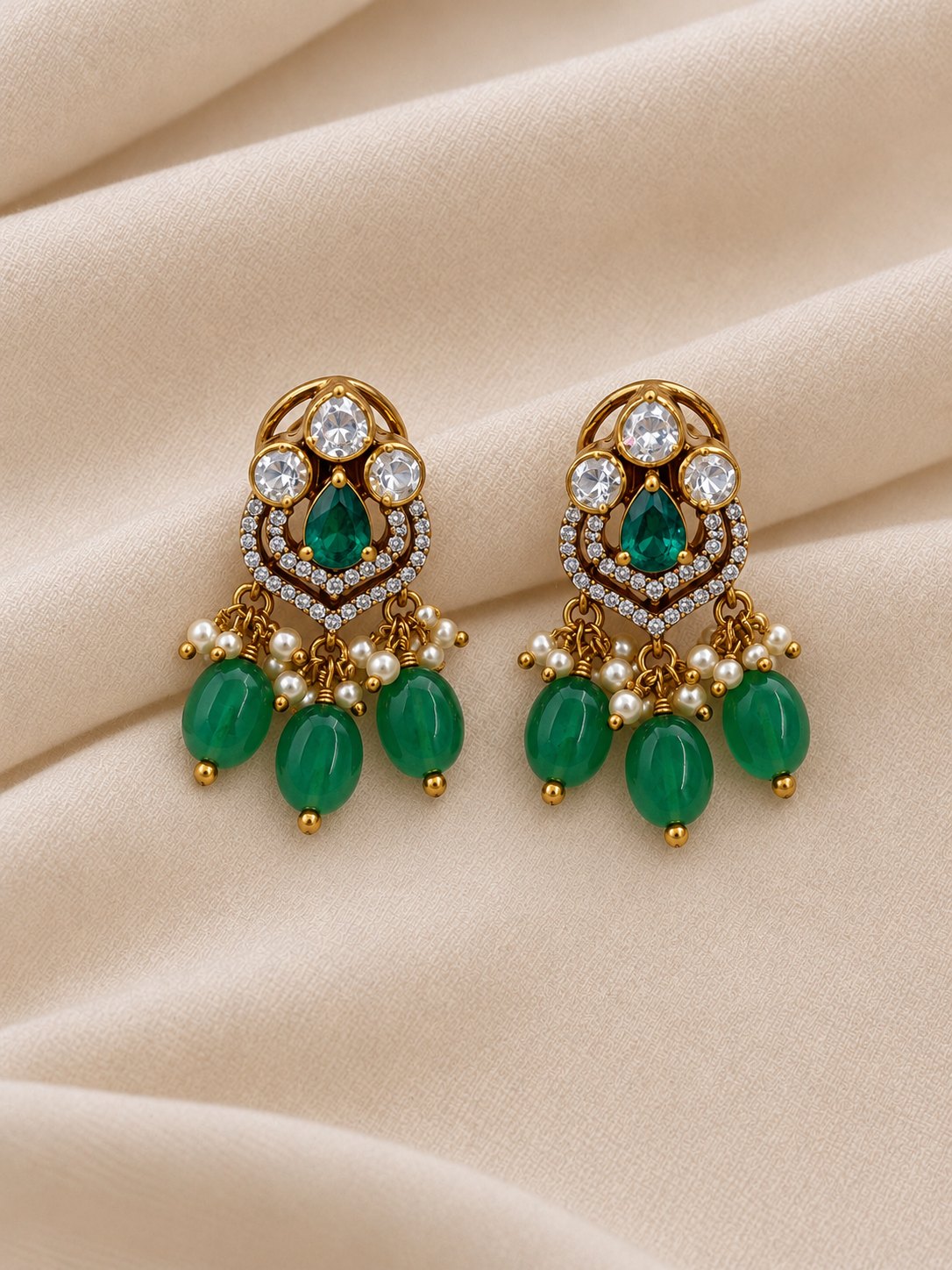 Mrinalini Emerald Moissanite Pendant Set, photo 3