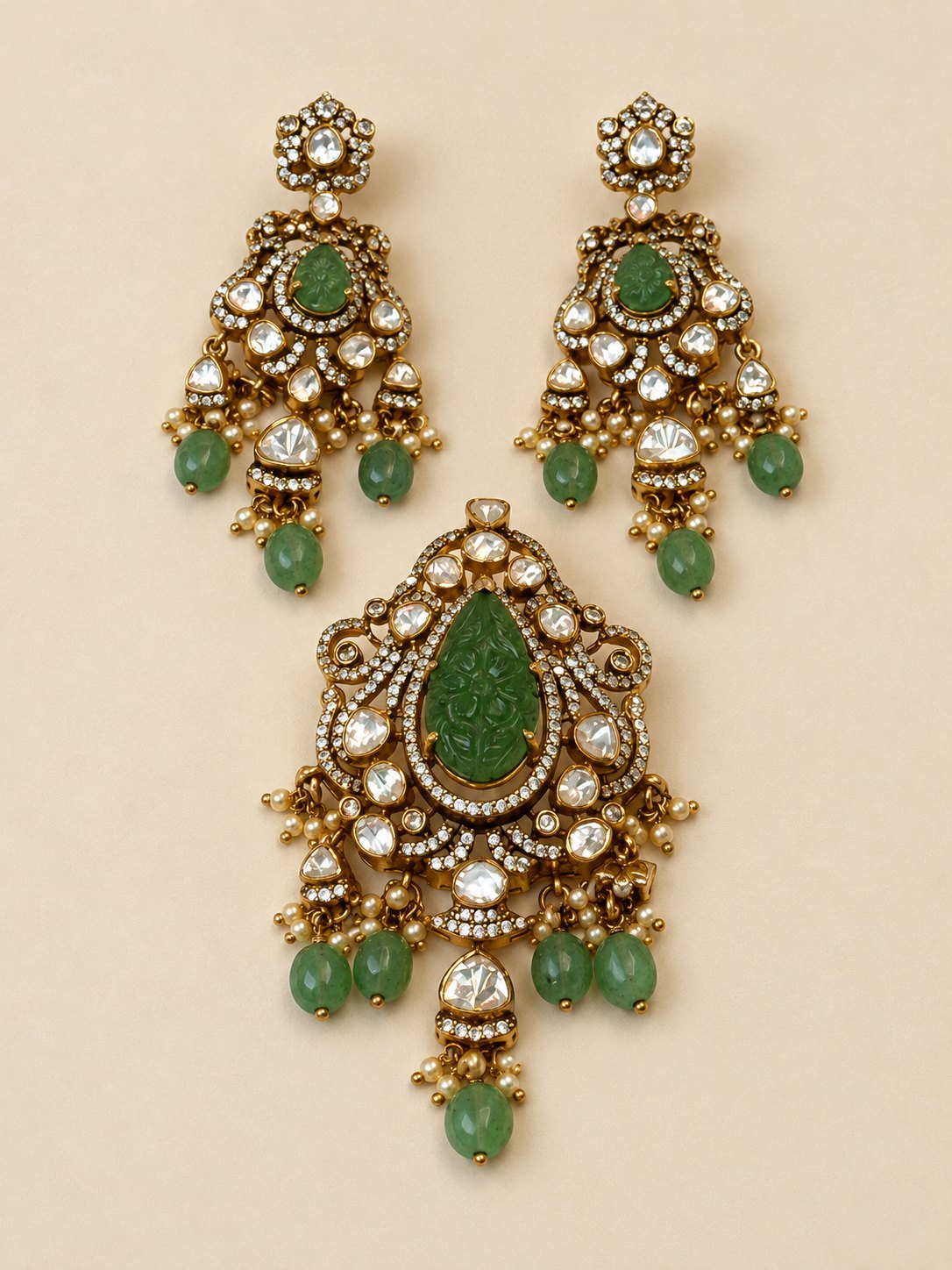 Vaidurya Carved Green Kundan Pendant Set, photo 1